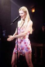 Gwyneth Paltrow sings karaoke in Duets